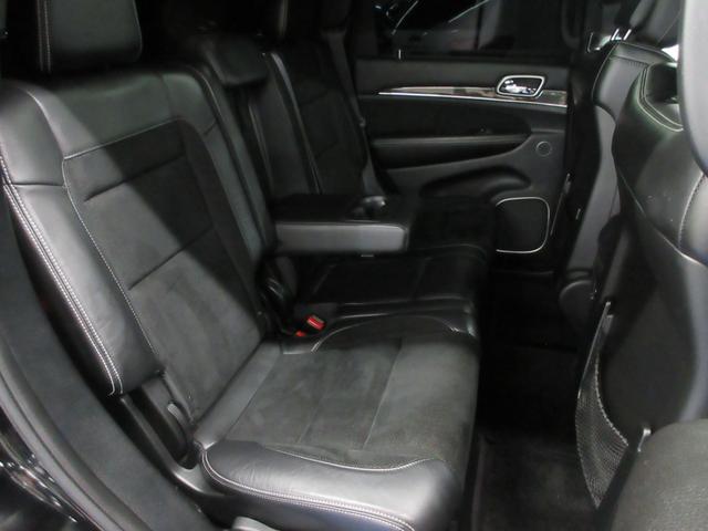 ジープ・グランドチェロキー SRT8 4WD 後期型 衝突軽減 サンルーフ ハーフレザー ナビ フルセグ Bluetooth 電動ゲート フロント・サイド・バックカメラ ETC2.0 シートヒーター シートクーラー レーダークルーズ 20インチアルミ(27枚目)