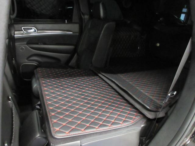 ジープ・グランドチェロキー SRT8 4WD 後期型 衝突軽減 サンルーフ ハーフレザー ナビ フルセグ Bluetooth 電動ゲート フロント・サイド・バックカメラ ETC2.0 シートヒーター シートクーラー レーダークルーズ 20インチアルミ(30枚目)