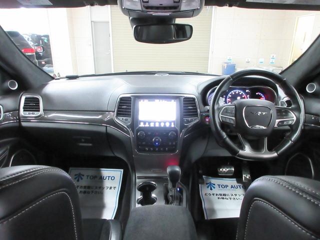 ジープ・グランドチェロキー SRT8 4WD 後期型 衝突軽減 サンルーフ ハーフレザー ナビ フルセグ Bluetooth 電動ゲート フロント・サイド・バックカメラ ETC2.0 シートヒーター シートクーラー レーダークルーズ 20インチアルミ(31枚目)