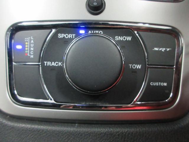 ジープ・グランドチェロキー SRT8 4WD 後期型 衝突軽減 サンルーフ ハーフレザー ナビ フルセグ Bluetooth 電動ゲート フロント・サイド・バックカメラ ETC2.0 シートヒーター シートクーラー レーダークルーズ 20インチアルミ(33枚目)