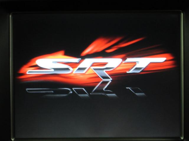 ジープ・グランドチェロキー SRT8 4WD 後期型 衝突軽減 サンルーフ ハーフレザー ナビ フルセグ Bluetooth 電動ゲート フロント・サイド・バックカメラ ETC2.0 シートヒーター シートクーラー レーダークルーズ 20インチアルミ(37枚目)