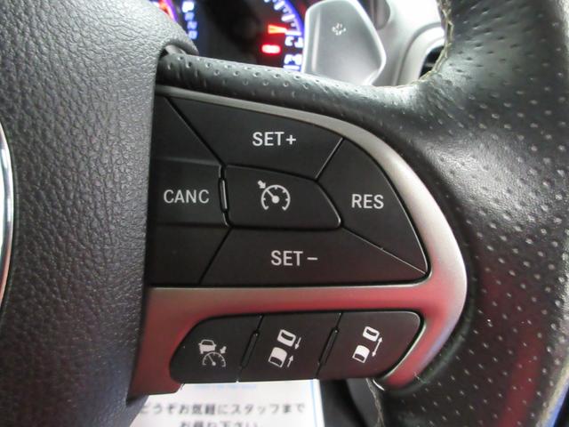 ジープ・グランドチェロキー SRT8 4WD 後期型 衝突軽減 サンルーフ ハーフレザー ナビ フルセグ Bluetooth 電動ゲート フロント・サイド・バックカメラ ETC2.0 シートヒーター シートクーラー レーダークルーズ 20インチアルミ(51枚目)
