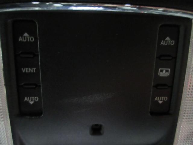 ジープ・グランドチェロキー SRT8 4WD 後期型 衝突軽減 サンルーフ ハーフレザー ナビ フルセグ Bluetooth 電動ゲート フロント・サイド・バックカメラ ETC2.0 シートヒーター シートクーラー レーダークルーズ 20インチアルミ(56枚目)