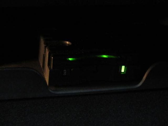 ジープ・グランドチェロキー SRT8 4WD 後期型 衝突軽減 サンルーフ ハーフレザー ナビ フルセグ Bluetooth 電動ゲート フロント・サイド・バックカメラ ETC2.0 シートヒーター シートクーラー レーダークルーズ 20インチアルミ(57枚目)