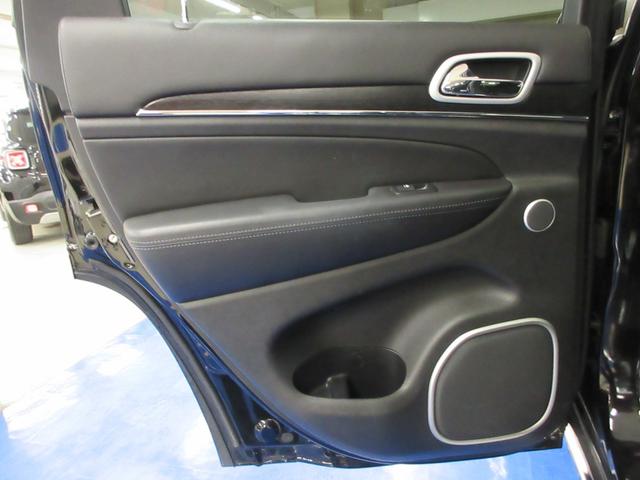 ジープ・グランドチェロキー サミット 4WD 後期型 後期型 ワンオーナー 衝突軽減 サンルーフ 黒革 Uコネクトナビ フルセグ Bluetooth 電動ゲート シートヒーター シートクーラ フロント・サイド・バックカメラ ETC2.0 20インチアルミ(63枚目)