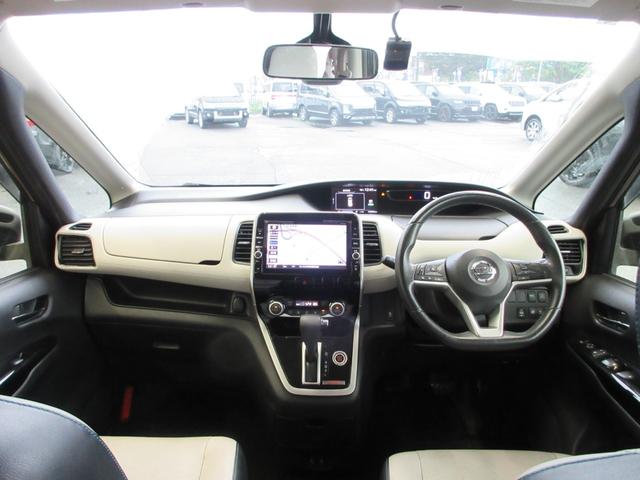 セレナ ライダー オーテック30thアニバーサリー 衝突軽減 本革シート 両側電動ドア 9インチナビ フルセグ Bluetooth 後席モニター バックカメラ ドラレコ ディスク再生 シートヒーター LEDライト 16インチアルミ タイミングチェーン(5枚目)