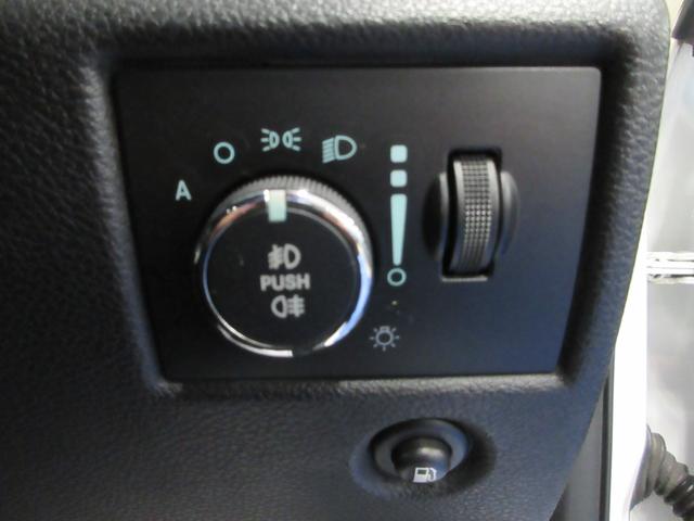 【欲しい装備がきっとみつかる】サンルーフ・本革シート・後席モニター・クルーズコントロール・アイドリングストップ・シートヒーター・ステアリングヒーター・ＥＴＣなども専門だからこその在庫数で選べます♪