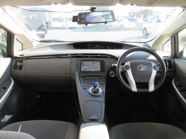 プリウス Ｓ　ＨＤＤナビ　地デジテレビ　音楽録音　バックカメラ　ＥＴＣ　デジタルミラードラレコ　プッシュスタート　スマートキー　プロジェクターライト　１７インチアルミ　タイミングチェーン　ユーザー買取車（5枚目）