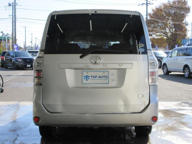 ヴォクシー Ｘ　Ｌエディション　後期型　電動スライドドア　社外メモリーナビ　地デジテレビ　ＥＴＣ　ディスク再生　ＳＤカード　ＨＩＤライト　オートライト　タイミングチェーン　ユーザー買取車（5枚目）