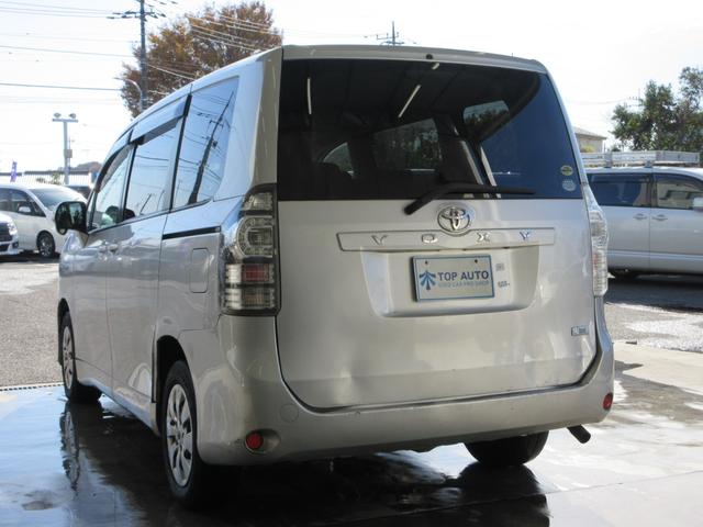 ヴォクシー Ｘ　Ｌエディション　後期型　電動スライドドア　社外メモリーナビ　地デジテレビ　ＥＴＣ　ディスク再生　ＳＤカード　ＨＩＤライト　オートライト　タイミングチェーン　ユーザー買取車（9枚目）