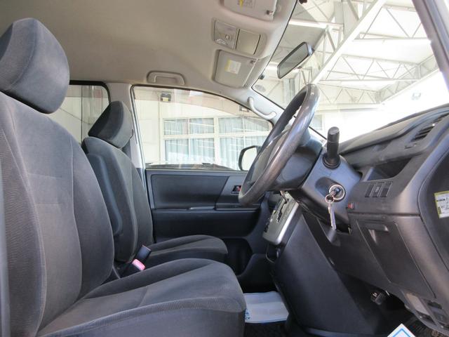 ヴォクシー Ｘ　Ｌエディション　後期型　電動スライドドア　社外メモリーナビ　地デジテレビ　ＥＴＣ　ディスク再生　ＳＤカード　ＨＩＤライト　オートライト　タイミングチェーン　ユーザー買取車（12枚目）