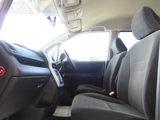 ヴォクシー Ｘ　Ｌエディション　後期型　電動スライドドア　社外メモリーナビ　地デジテレビ　ＥＴＣ　ディスク再生　ＳＤカード　ＨＩＤライト　オートライト　タイミングチェーン　ユーザー買取車（15枚目）