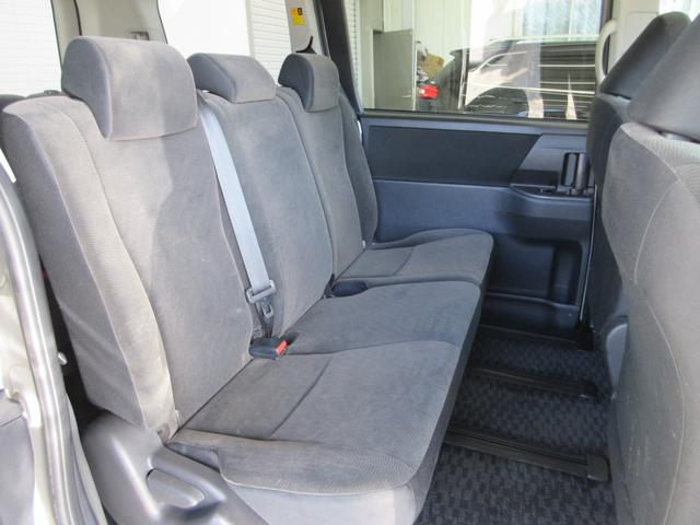 ヴォクシー Ｘ　Ｌエディション　後期型　電動スライドドア　社外メモリーナビ　地デジテレビ　ＥＴＣ　ディスク再生　ＳＤカード　ＨＩＤライト　オートライト　タイミングチェーン　ユーザー買取車（16枚目）