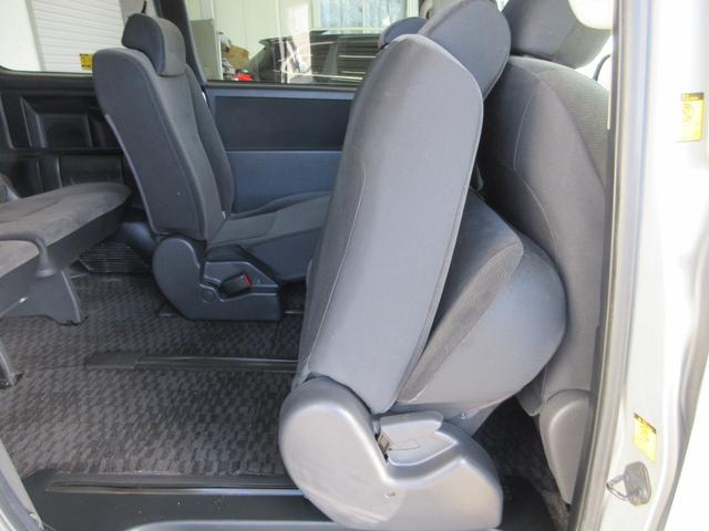 ヴォクシー Ｘ　Ｌエディション　後期型　電動スライドドア　社外メモリーナビ　地デジテレビ　ＥＴＣ　ディスク再生　ＳＤカード　ＨＩＤライト　オートライト　タイミングチェーン　ユーザー買取車（17枚目）