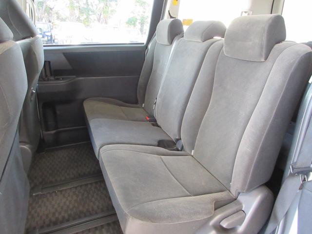 ヴォクシー Ｘ　Ｌエディション　後期型　電動スライドドア　社外メモリーナビ　地デジテレビ　ＥＴＣ　ディスク再生　ＳＤカード　ＨＩＤライト　オートライト　タイミングチェーン　ユーザー買取車（18枚目）