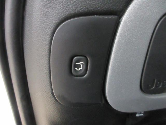 ジープ・チェロキー トレイルホーク　４ＷＤ　衝突軽減　ハーフレザー　Ｕコネクトナビ　フルセグ　Ｂｌｕｅｔｏｏｔｈ　電動ゲート　ドラレコ　サイド・バックカメラ　ＥＴＣ２．０　障害物ソナー　アダプティブクルコン　１７インチアルミ　タイミングチェーン（62枚目）