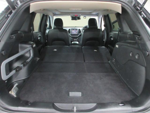 ジープ・チェロキー トレイルホーク　４ＷＤ　衝突軽減　ハーフレザー　Ｕコネクトナビ　フルセグ　Ｂｌｕｅｔｏｏｔｈ　電動ゲート　ドラレコ　サイド・バックカメラ　ＥＴＣ２．０　障害物ソナー　アダプティブクルコン　１７インチアルミ　タイミングチェーン（63枚目）