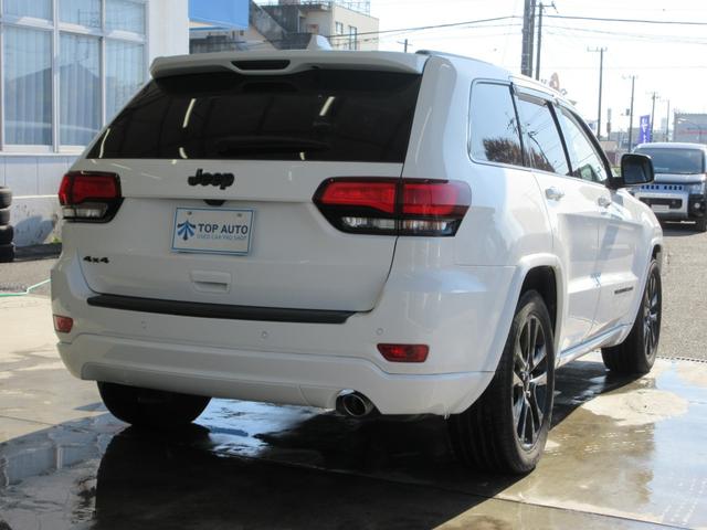 ジープ・グランドチェロキー アルティテュード　後期型　ハーフレザー　エアサス　ナビ　バックカメラ　Ｂｌｕｅｔｏｏｔｈ　フルセグ　ＥＴＣ２．０　クルーズコントロール　電動シート　スマートキー　シートヒーター　純正２０ｉｎｃ専用アルミ（4枚目）