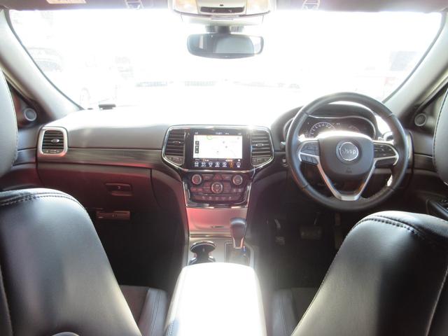 ジープ・グランドチェロキー アルティテュード　後期型　ハーフレザー　エアサス　ナビ　バックカメラ　Ｂｌｕｅｔｏｏｔｈ　フルセグ　ＥＴＣ２．０　クルーズコントロール　電動シート　スマートキー　シートヒーター　純正２０ｉｎｃ専用アルミ（5枚目）