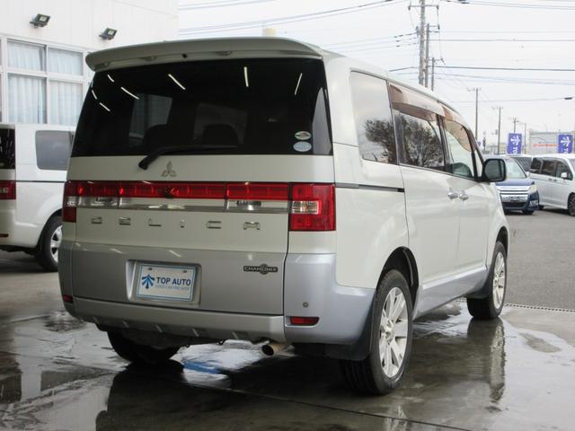 デリカＤ：５ シャモニー　４ＷＤ　ＨＤＤナビ　後席モニター　フロント・サイド・バックカメラ　ＥＴＣ　音楽録音　ディスク再生　クルーズコントロール　障害物ソナー　スマートキー　ウォークスルー　１８インチアルミ　ＨＩＤ　タイミングチェーン（4枚目）