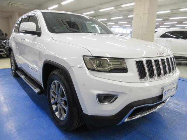 ジープ・グランドチェロキー リミテッド 4WD 後期型 黒革 電動ゲート Uコネクトナビ Bluetooth フロント・サイド・バックカメラ DVD再生 ETC2.0 ドラレコ クルコン ソナー シートヒータ シートクーラ HIDライト タイミングチェーン(4枚目)