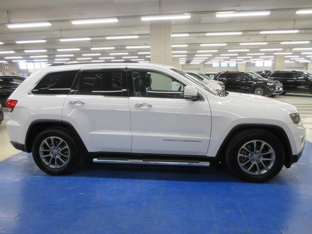 ジープ・グランドチェロキー リミテッド 4WD 後期型 黒革 電動ゲート Uコネクトナビ Bluetooth フロント・サイド・バックカメラ DVD再生 ETC2.0 ドラレコ クルコン ソナー シートヒータ シートクーラ HIDライト タイミングチェーン(10枚目)