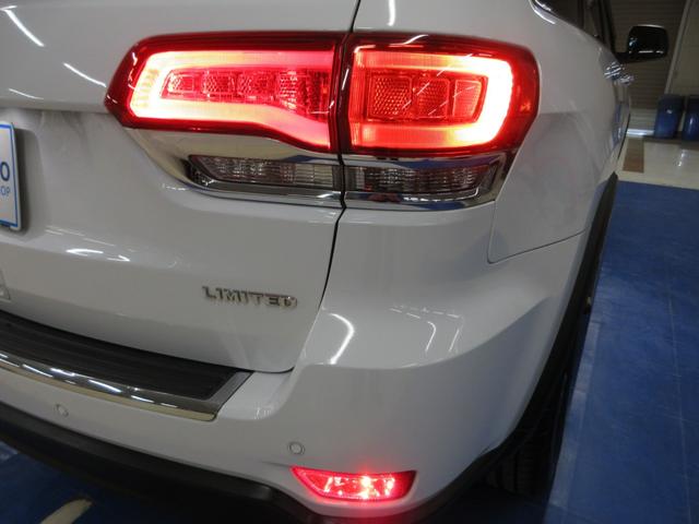 ジープ・グランドチェロキー リミテッド 4WD 後期型 黒革 電動ゲート Uコネクトナビ Bluetooth フロント・サイド・バックカメラ DVD再生 ETC2.0 ドラレコ クルコン ソナー シートヒータ シートクーラ HIDライト タイミングチェーン(15枚目)