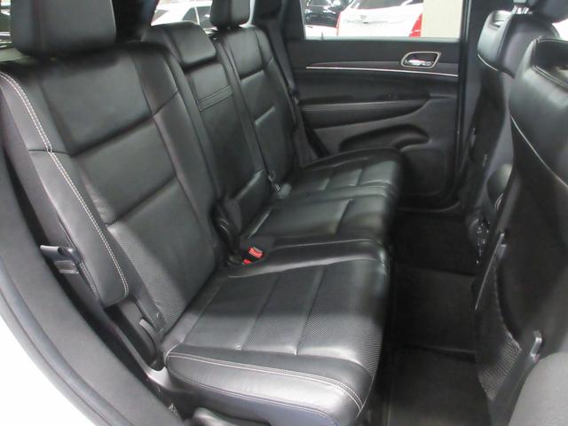 ジープ・グランドチェロキー リミテッド 4WD 後期型 黒革 電動ゲート Uコネクトナビ Bluetooth フロント・サイド・バックカメラ DVD再生 ETC2.0 ドラレコ クルコン ソナー シートヒータ シートクーラ HIDライト タイミングチェーン(26枚目)