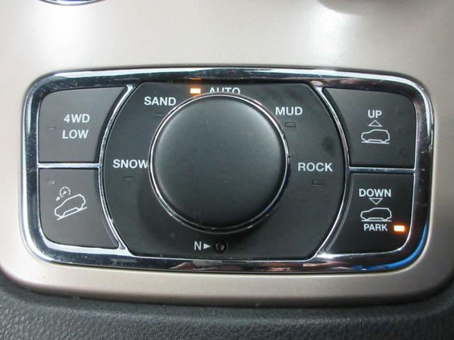 ジープ・グランドチェロキー リミテッド 4WD 後期型 黒革 電動ゲート Uコネクトナビ Bluetooth フロント・サイド・バックカメラ DVD再生 ETC2.0 ドラレコ クルコン ソナー シートヒータ シートクーラ HIDライト タイミングチェーン(33枚目)