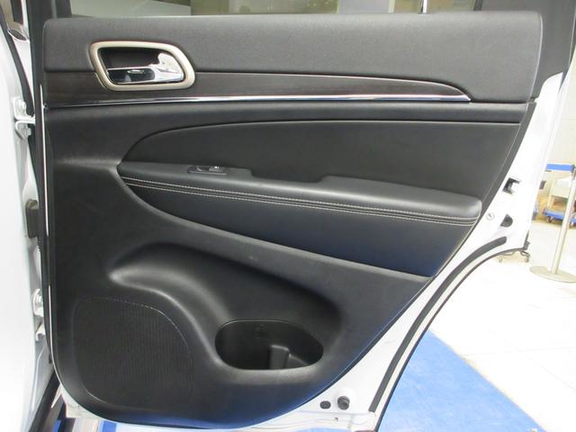ジープ・グランドチェロキー リミテッド 4WD 後期型 黒革 電動ゲート Uコネクトナビ Bluetooth フロント・サイド・バックカメラ DVD再生 ETC2.0 ドラレコ クルコン ソナー シートヒータ シートクーラ HIDライト タイミングチェーン(61枚目)
