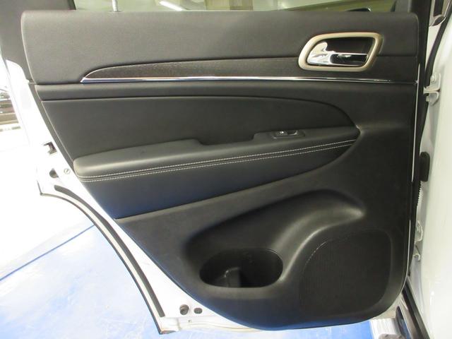 ジープ・グランドチェロキー リミテッド 4WD 後期型 黒革 電動ゲート Uコネクトナビ Bluetooth フロント・サイド・バックカメラ DVD再生 ETC2.0 ドラレコ クルコン ソナー シートヒータ シートクーラ HIDライト タイミングチェーン(62枚目)