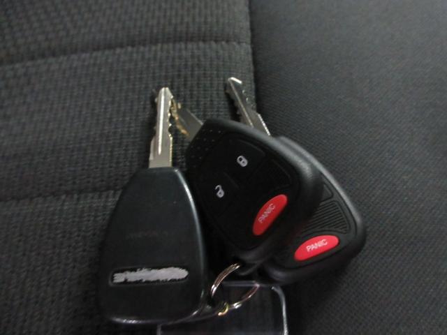 ダッジ・ナイトロ SXT 4WD HDDナビ フルセグ Bluetoothオーディオ 前後ドラレコ サイド・バックカメラ ETC クルコン ソナー 音楽録音 ディスク再生 キーレス LEDライト 18インチアルミ タイミングチェーン(43枚目)