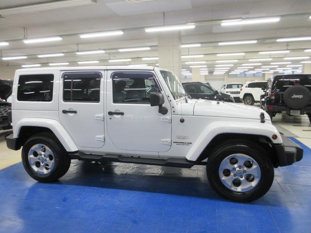 ジープ・ラングラーアンリミテッド サハラ　４ＷＤ　後期型　カロッツェリアナビ　フルセグ　Ｂｌｕｅｔｏｏｔｈ　前後ドラレコ　サイドカメラ　ＥＴＣ　クルーズコントロール　１８インチアルミ　レギュラーガソリン車（10枚目）