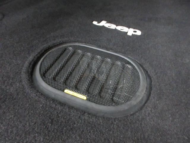 ジープ・ラングラーアンリミテッド サハラ　４ＷＤ　後期型　カロッツェリアナビ　フルセグ　Ｂｌｕｅｔｏｏｔｈ　前後ドラレコ　サイドカメラ　ＥＴＣ　クルーズコントロール　１８インチアルミ　レギュラーガソリン車（46枚目）