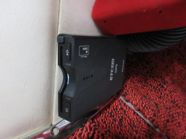 シボレーコルベット Ｃ１　コンバーチブル　１９６１年　レストア車　ハードトップ＆ソフトトップ付　３０５Ｖ８エンジン　ＡＴ４オーバードライブ　アメリカンレーシング　社外エアコン　４輪ディスクブレーキ　車高調　社外オーディオ　バックカメラ　ＥＴＣ　シートヒーター　全塗装（66枚目）