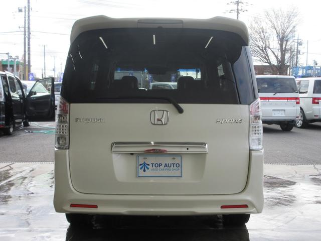 ステップワゴンスパーダ Ｚ　両側電動ドア　フローリングフロア　ＨＤＤナビ　地デジ　バックカメラ　ＥＴＣ　音楽録音　ディスク再生　スマートキー　シートカバー　ＨＩＤライト　モデューロホイール　タイミングチェーン（5枚目）