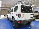 ジープ・ラングラーアンリミテッド ポーラーエディション　４ＷＤ　後期型　限定車　黒革　社外ナビ　フルセグ　Ｂｌｕｅｔｏｏｔｈオーディオ　バックカメラ　ＥＴＣ　クルコン　音楽録音　ディスク再生　シートヒーター　背面タイヤレス　１８インチアルミ　ルーフキャリア　タイミングチェーン（5枚目）