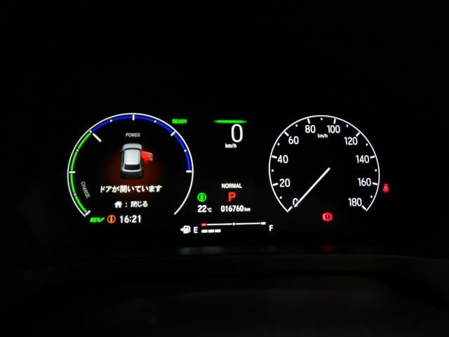 ヴェゼル ｅ：ＨＥＶＸ　ＨｏｎｄａＳＥＮＳＩＮＧ　ドラレコ　メモリーナビ　リアカメラ　ＥＴＣ　ワンオーナー　前後障害物センサー　ＡＡＣ　１オーナ　イモビライザー　スマ－トキ－　誤発進抑制　ＰＷ　クルコン　ＥＳＣ　キーフリー（16枚目）