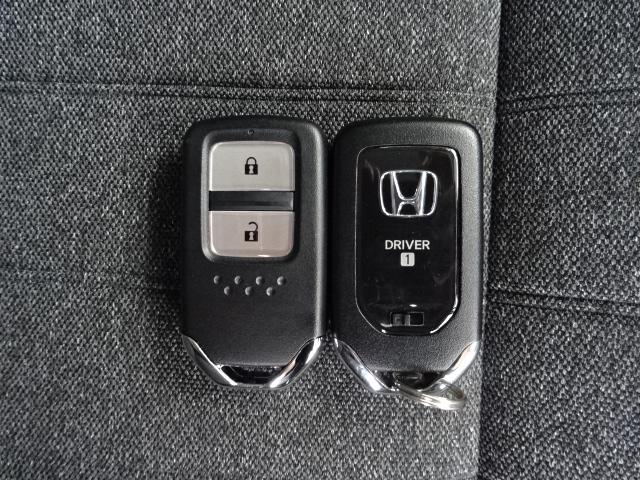 フィット e:HEVホーム 当社デモカー HondaSENSING メモリーナビ リアカメラ ETC USB Bluetooth パーキングセンサー LEDライト 前後誤発進抑制機能 クリソナ 助手席エアバッグ 運転席エアバッグ(12枚目)