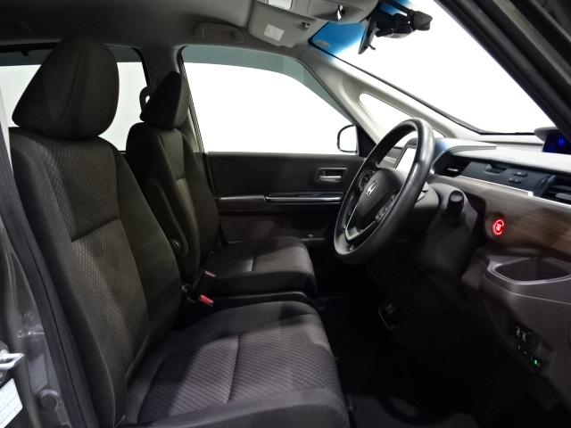 フリード G・ホンダセンシング 6人 前後ドラレコ メモリーナビ リアカメラ 両側電動ドア シートヒーター ETC ドアバイザー ワンオーナー 追突被害軽減ブレーキ iストップ Wエアバッグ パワーウィンドウ 1オ-ナ- スマートキ(17枚目)