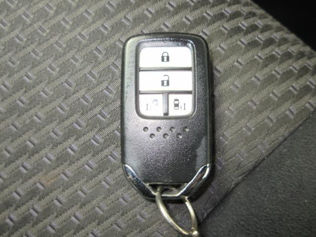 ステップワゴンスパーダ スパーダホンダセンシング　８人　ＨｏｎｄａＳＥＮＳＩＮＧ　ドラレコ　メモリーナビ　リヤカメラ　ＥＴＣ　フルセグＴＶ　純正アルミホイール　盗難防止　助手席エアバッグ　Ｗパワスラ　記録簿有　地デジ　サイドエアバッグ　ＬＥＤライト（15枚目）