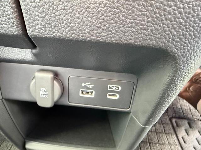 ステップワゴン ｅ：ＨＥＶエアー　当社デモカーナビマルチカメラドラレコＥＴＣ　前後誤発進抑制　パワーステアリング　両側Ｐスライドドア　助手席エアバッグ　ＵＳＢ接続　サイドカーテンエアバック　パーキングセンサー　ＬＥＤヘッドランプ（5枚目）