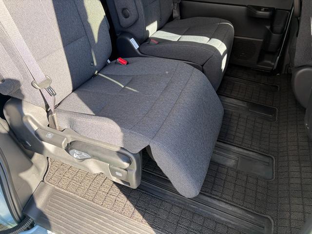 ステップワゴン ｅ：ＨＥＶエアー　当社デモカーナビマルチカメラドラレコＥＴＣ　前後誤発進抑制　パワーステアリング　両側Ｐスライドドア　助手席エアバッグ　ＵＳＢ接続　サイドカーテンエアバック　パーキングセンサー　ＬＥＤヘッドランプ（12枚目）