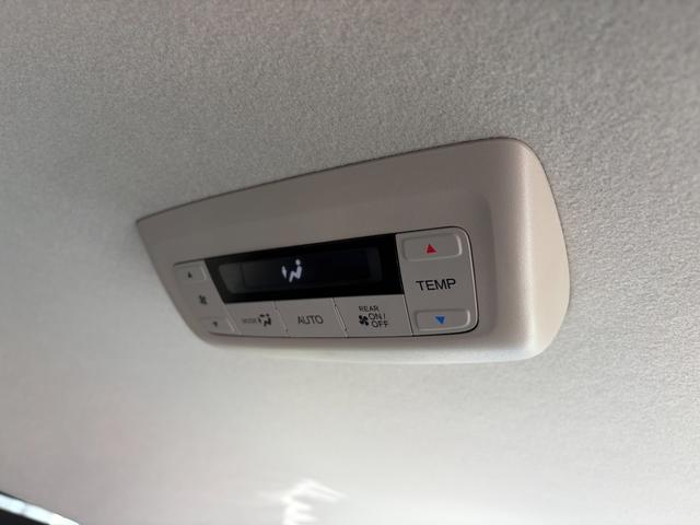 ステップワゴン ｅ：ＨＥＶエアー　当社デモカーナビマルチカメラドラレコＥＴＣ　前後誤発進抑制　パワーステアリング　両側Ｐスライドドア　助手席エアバッグ　ＵＳＢ接続　サイドカーテンエアバック　パーキングセンサー　ＬＥＤヘッドランプ（15枚目）