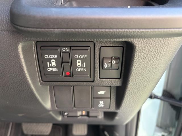 ステップワゴン ｅ：ＨＥＶエアー　当社デモカーナビマルチカメラドラレコＥＴＣ　前後誤発進抑制　パワーステアリング　両側Ｐスライドドア　助手席エアバッグ　ＵＳＢ接続　サイドカーテンエアバック　パーキングセンサー　ＬＥＤヘッドランプ（20枚目）