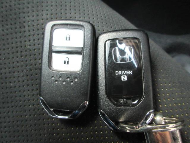 フィット e:HEVRS HondaSENSING 前後ドラレコ メモリーナビ リアカメラ ETC2.0 Bluetooth USB パドルシフト 純正アルミ ドアバイザー ワンオーナー エアバッグ ナビ&TV Dレコ ABS(13枚目)