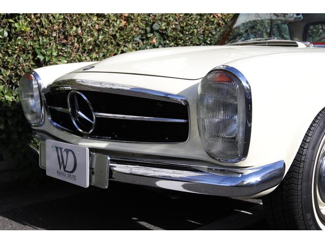 ２３０ＳＬ　正規輸入　／　ウエスタン自動車　／　左ハンドル　／　４速マニュアルミッション　／　レッド革シート　／　純正ハードトップ　／　レッドソフトトップ　／　クーラー付(29枚目)