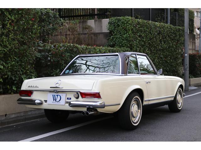 ２３０ＳＬ　正規輸入　／　ウエスタン自動車　／　左ハンドル　／　４速マニュアルミッション　／　レッド革シート　／　純正ハードトップ　／　レッドソフトトップ　／　クーラー付(34枚目)