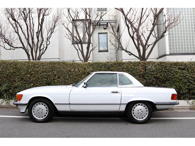 ＳＬ ５００ＳＬ　１９８９年最終モデル　／　新車並行車　／　ネイビー本革シート　／　ウッドパネル　／　純正アルミホイール　／　純正ハードトップ　／　４人乗車（5枚目）