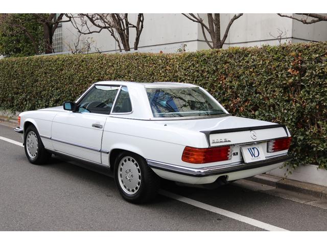 ５００ＳＬ　１９８９年最終モデル　／　新車並行車　／　ネイビー本革シート　／　ウッドパネル　／　純正アルミホイール　／　純正ハードトップ　／　４人乗車(9枚目)